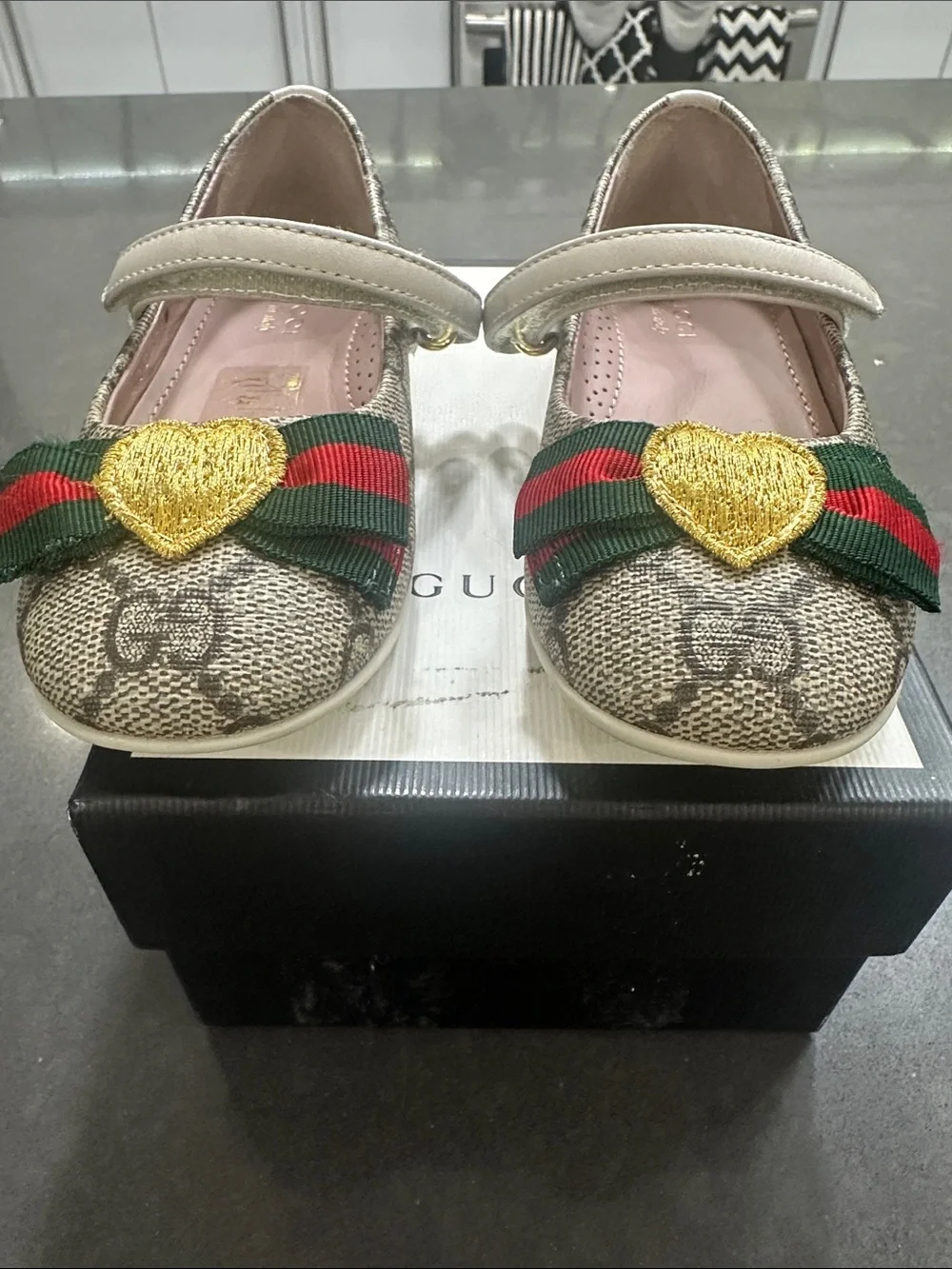 Gucci Girls' Heart Ribbon Mary Jane Ballet Flats - Beige, Green & Red